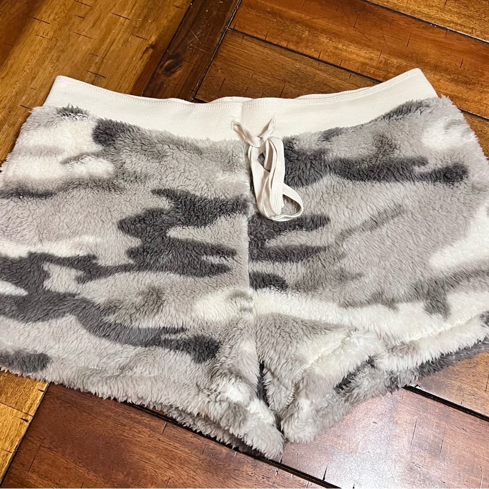 PJ Salvage Camo Faux Fur PJ Shorts Size Medium NWOT